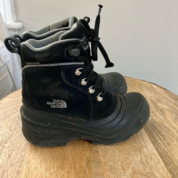 The North Face Waterproof Black Snow Boots Size 1 - Picture 5 of 8